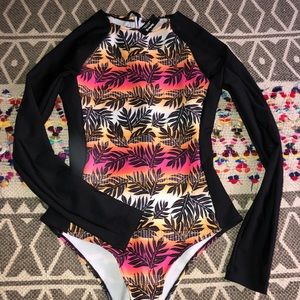 Sig Zane Hurley longsleeve rashguard bikini